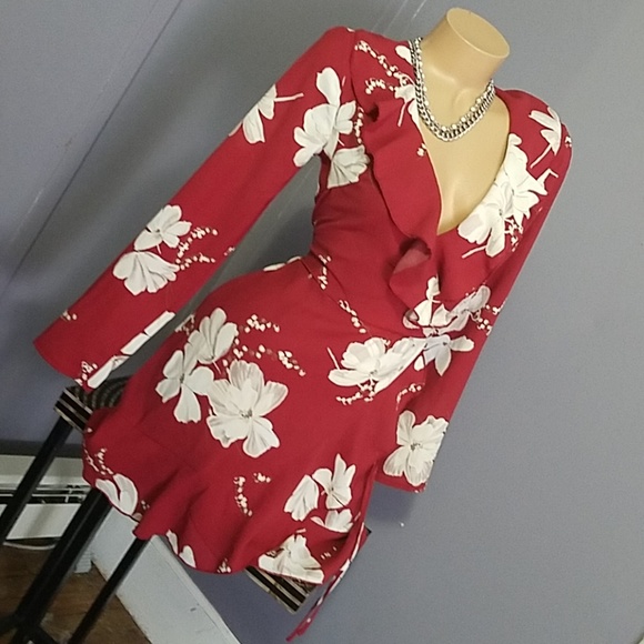 IMPORTED Figure Hugging V Neck Dress FINAL PRICE - Picture 4 of 8